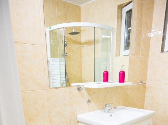 Escape Aparthotel Suceava Esterno foto