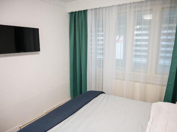 Escape Aparthotel Suceava Esterno foto