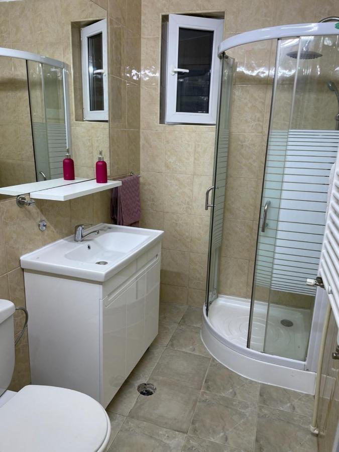 Escape Aparthotel Suceava Esterno foto